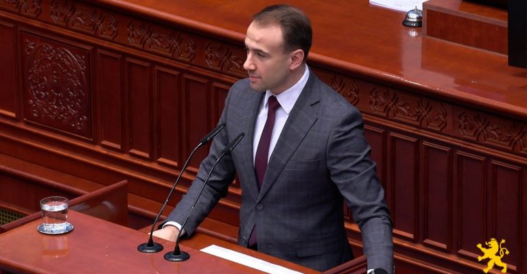 Стојаноски за платите на функционерите: се намалуваат за над 10.000 денари